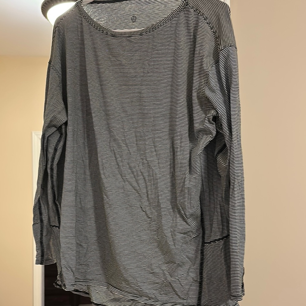 Lululemon Athletica Gray Long Sleeve Relaxed Sweatshirt